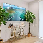 8 Santa Monica Huge Stylish Apartment