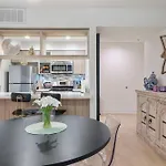 8 Santa Monica Huge Stylish Apartment