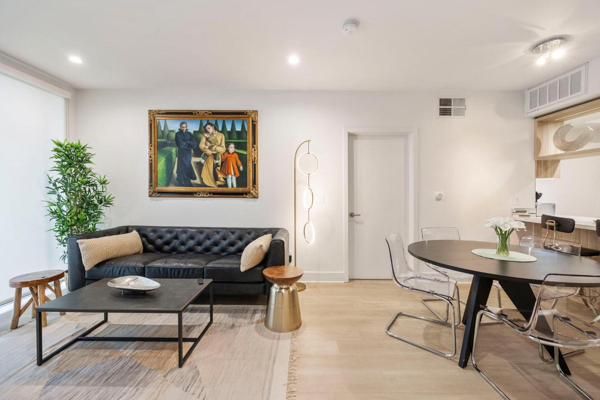 8 Santa Monica Huge Stylish