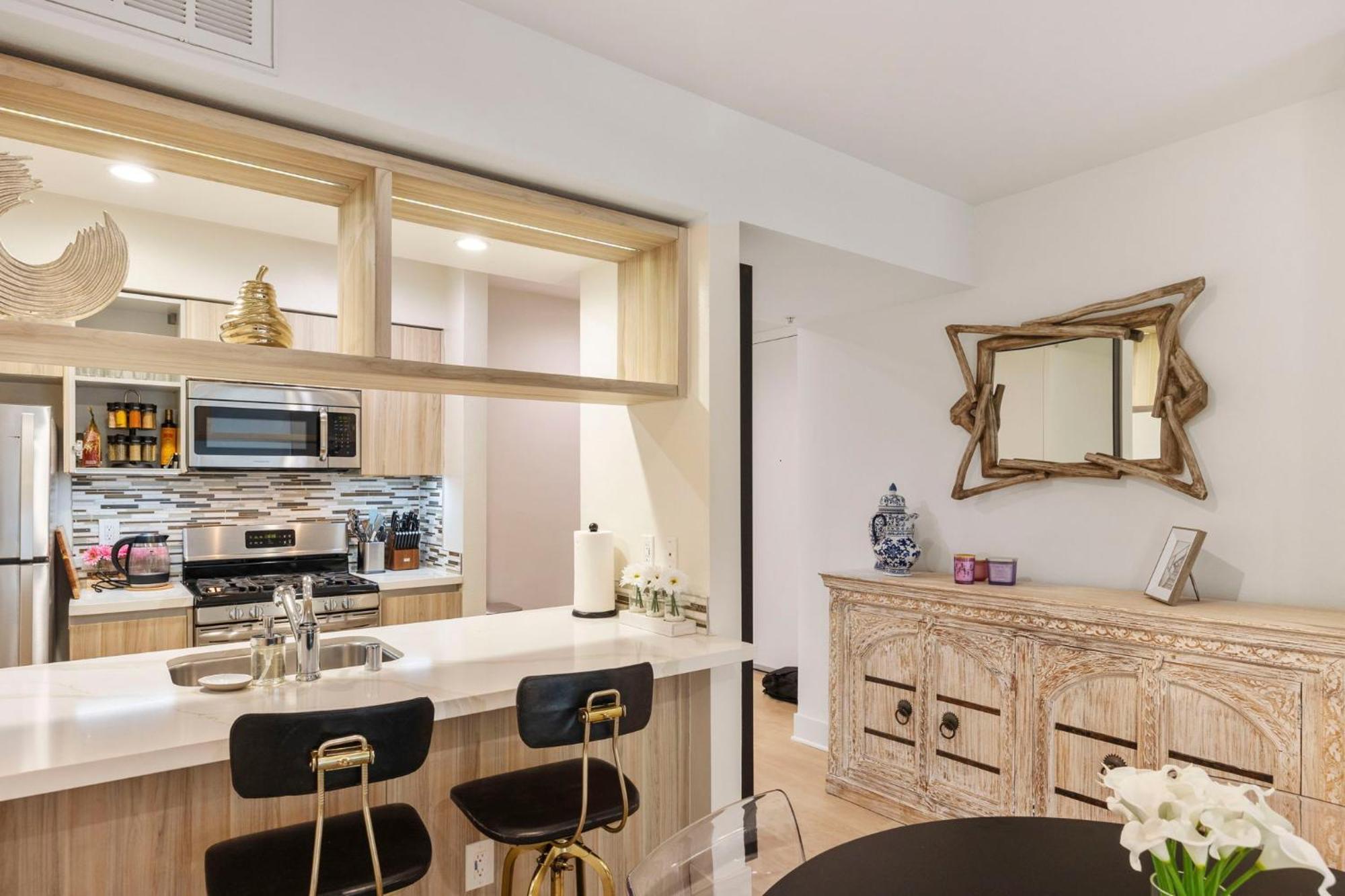 8 Santa Monica Huge Stylish Los Angeles