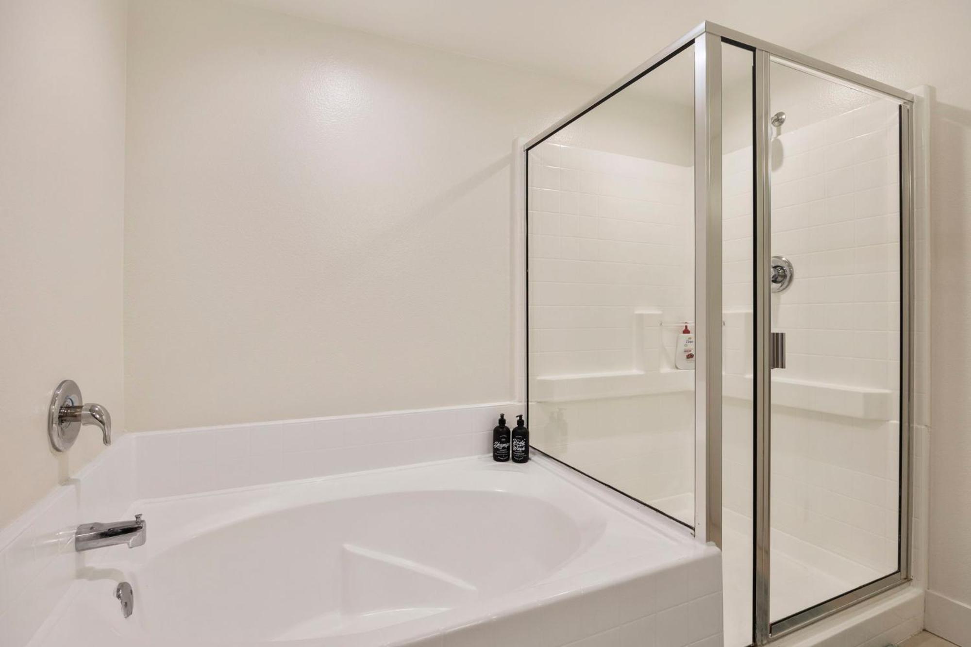 8 Santa Monica Huge Stylish Apartment